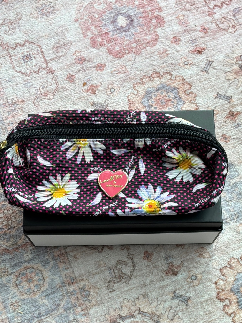 Floral Daisy Zipper Pouch - Black & Pink